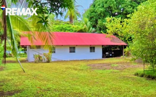 Beach House Opportunity in Playa Zancudo | $250K
