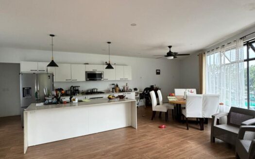 Boutique Hotel Opportunity in Costa Rica — Mixed-Use Three-Story Property for Sale