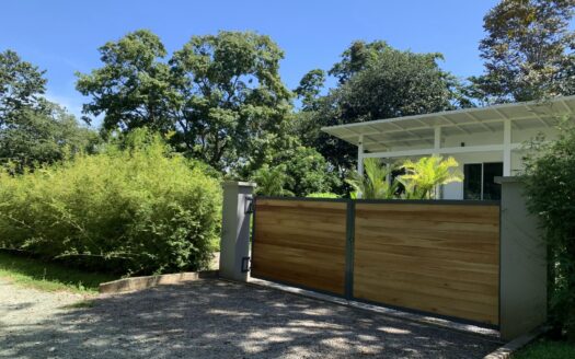 Beautiful La Hierba Home with large lot walking distance to beach!