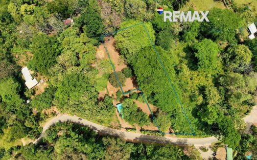 Surf Property for Sale in Puerto Pilón Costa Rica | 3006 m² Lot Walking distance to the surf Beach – Pavones